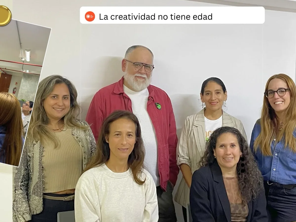 Participantes del curso junto a Raúl Villanueva en Las Artes Lima